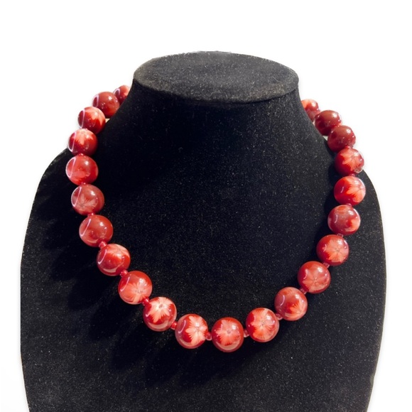 Vintage moonglow beaded necklace with flower center and sparkle in each bead - Picture 14 of 15